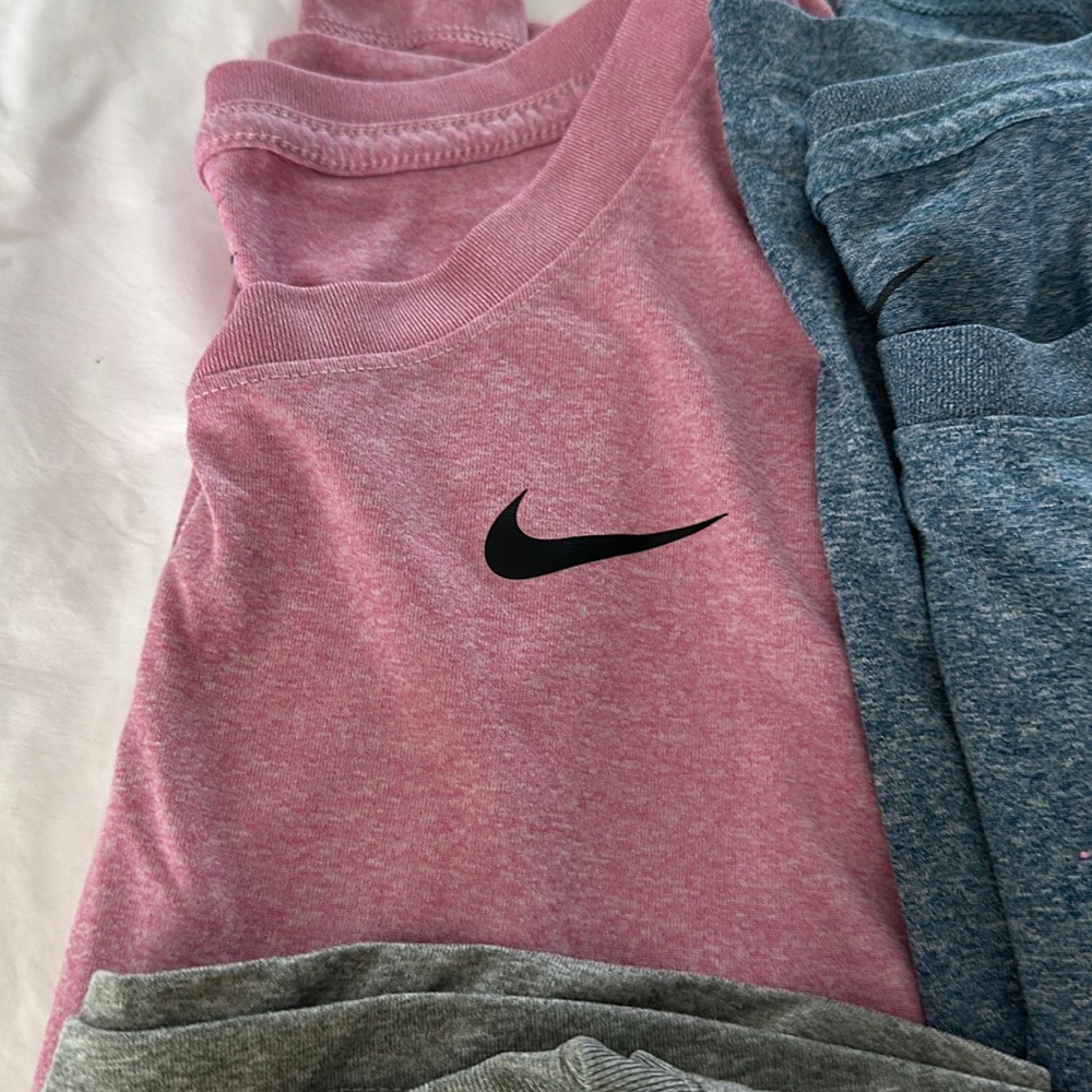EUC bundle of 5 Nike Women’s Dri fit tees - Picture 4 of 6